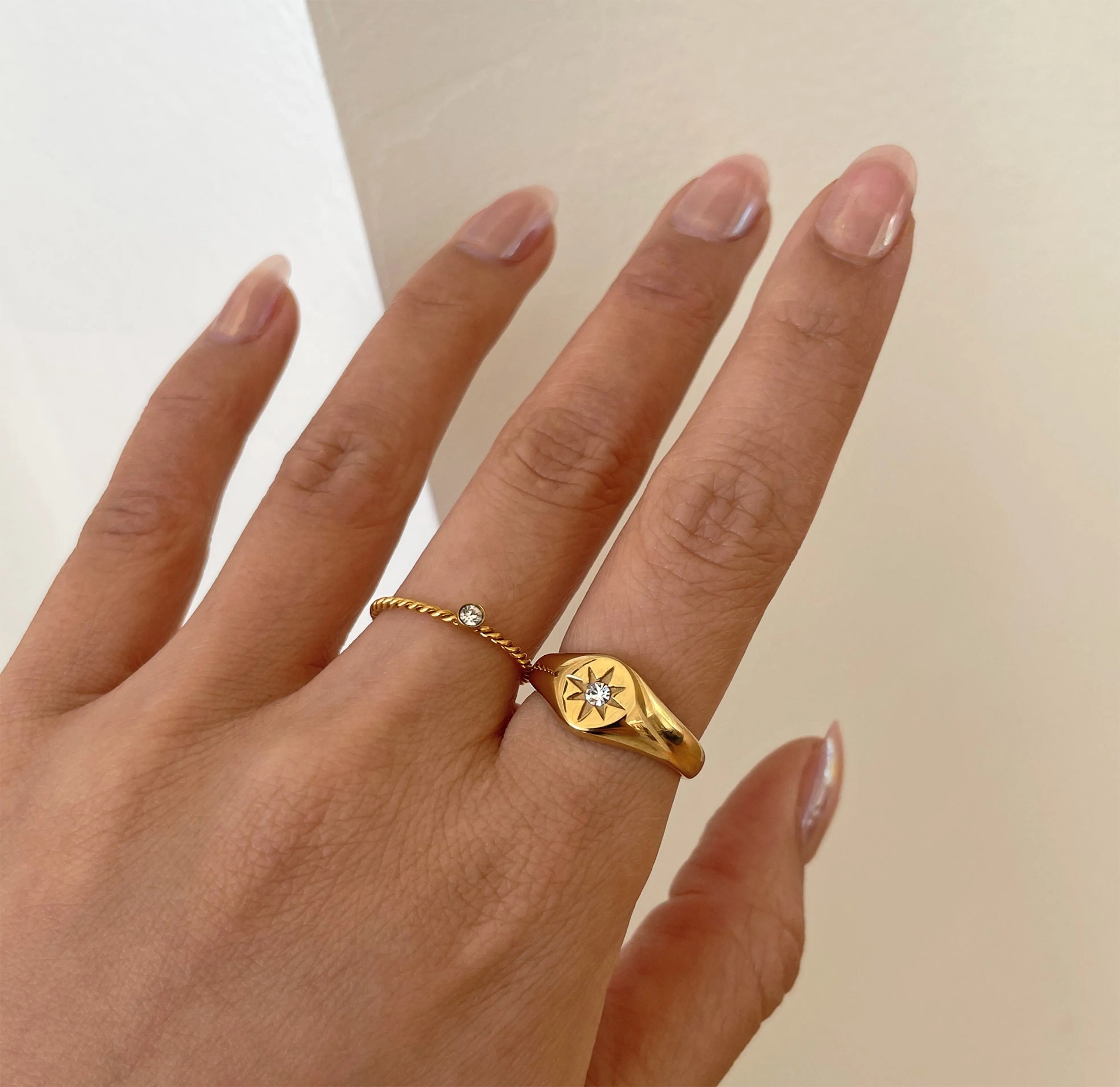 AUGUST GOLD STARBURST SIGNET RING