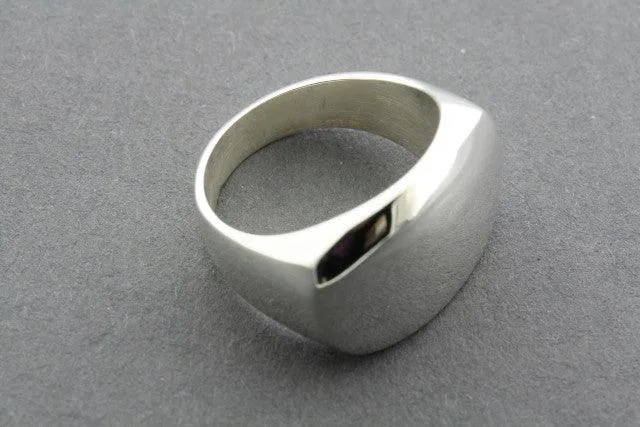 clean flat rec signet ring