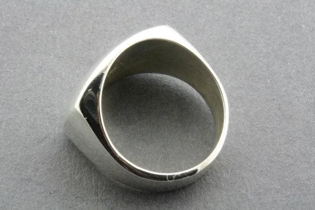 clean flat rec signet ring