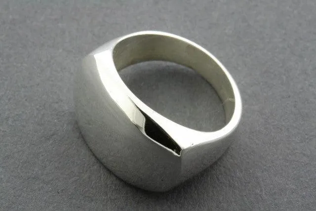 clean flat rec signet ring