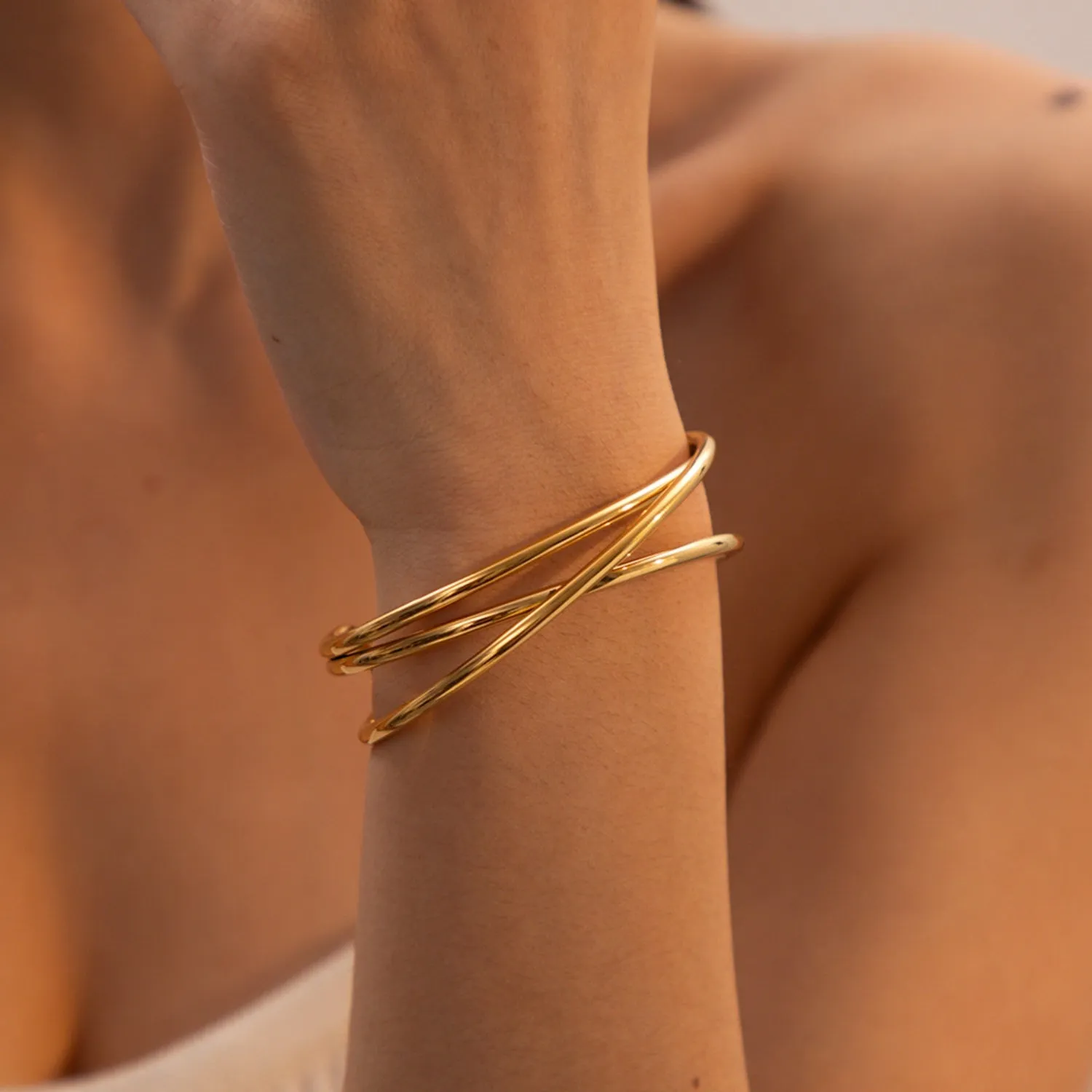 Experience Style with Gold Cuff Bracelet for Women - Sleek Design