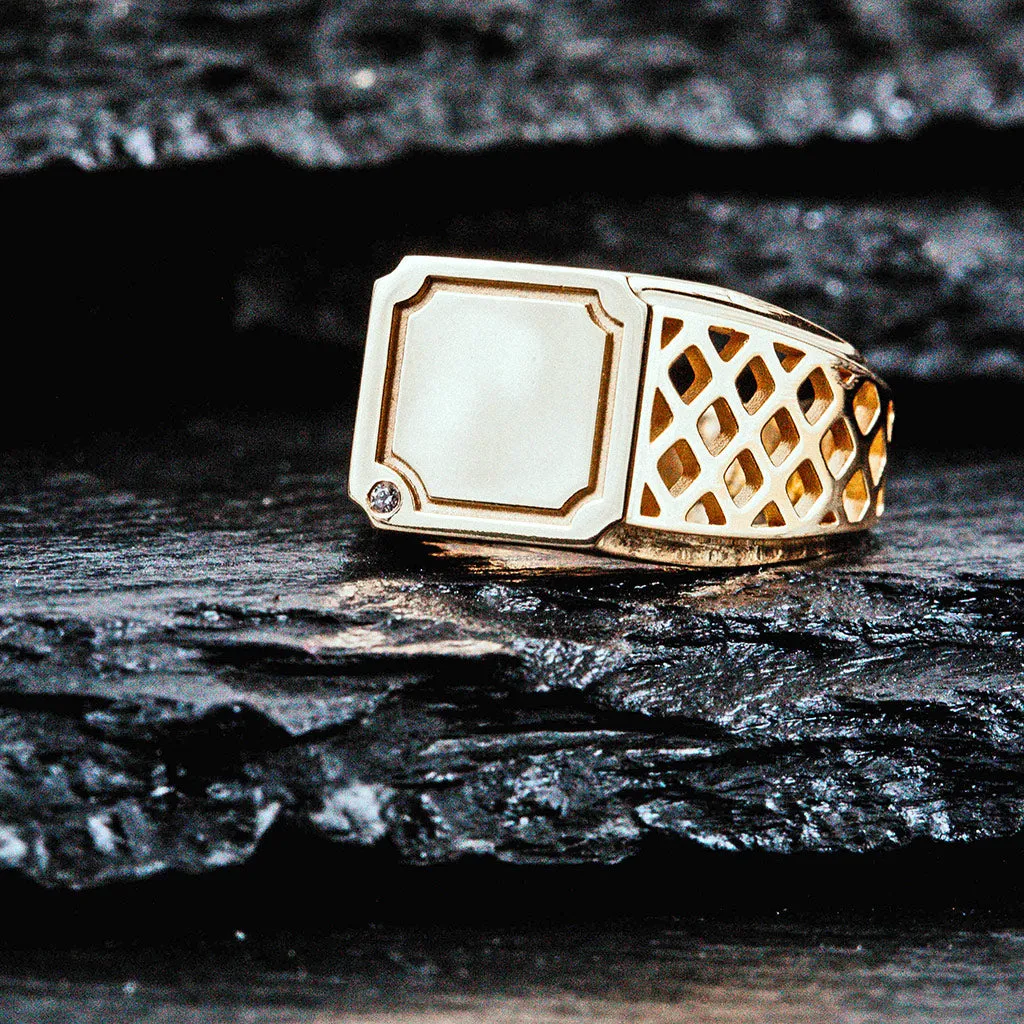 The Avery Unisex Signet Ring